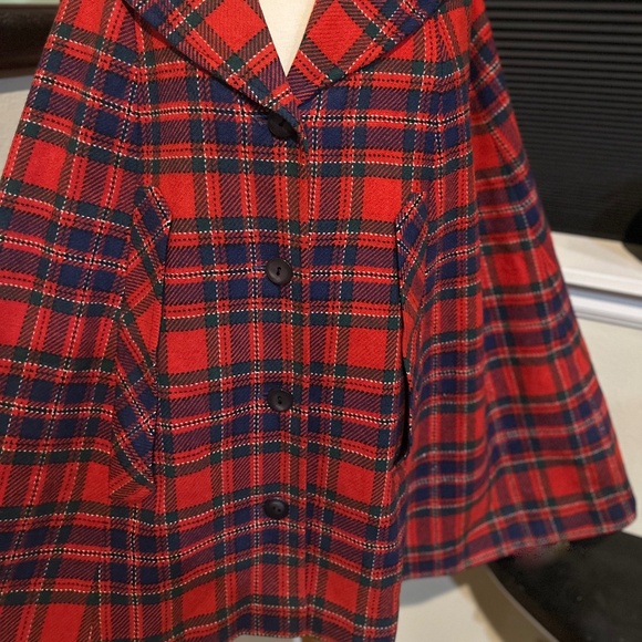 Red Plaid Pendleton Cape / Vintage 70s NOS Gorgeous!  One size Rare! Timeless ! - Picture 12 of 15